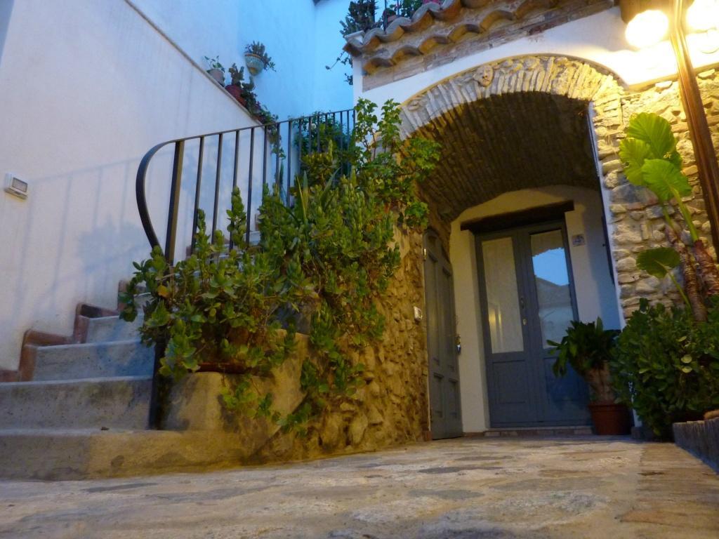 B&B Amphisya Roccella Ionica Exterior photo