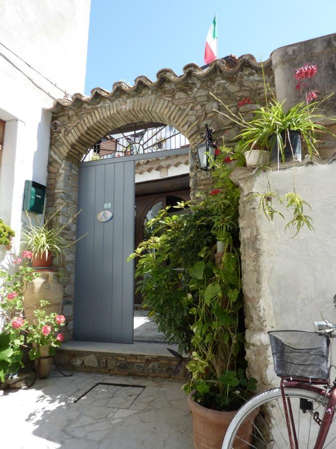 B&B Amphisya Roccella Ionica Exterior photo